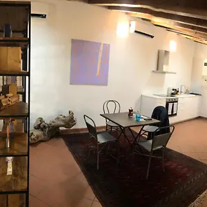 Isola Libera , Milano Italia